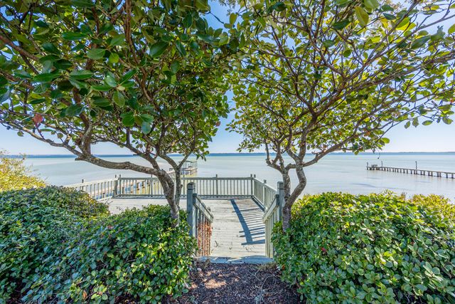 815 Choctaw Lane, Shalimar, FL 32579