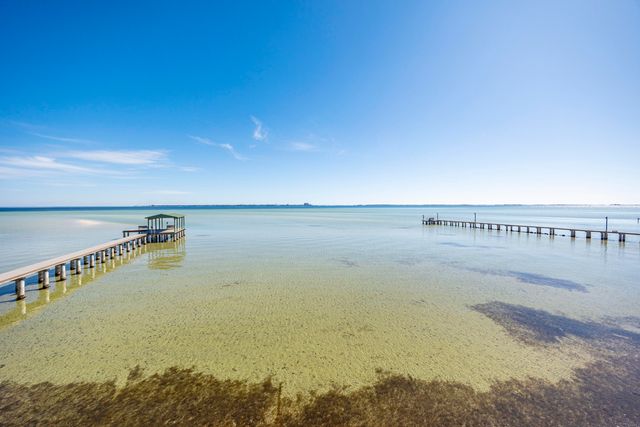 815 Choctaw Lane, Shalimar, FL 32579