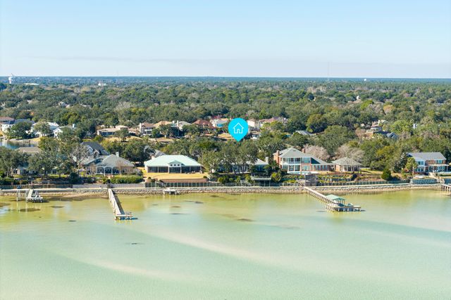 815 Choctaw Lane, Shalimar, FL 32579