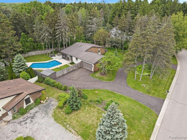 7831 Caberfae Trail, Clarkston, MI 48348