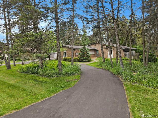 7831 Caberfae Trail, Clarkston, MI 48348