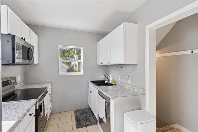 806 Blaine Avenue, Janesville, WI 53545