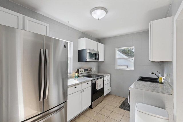 806 Blaine Avenue, Janesville, WI 53545