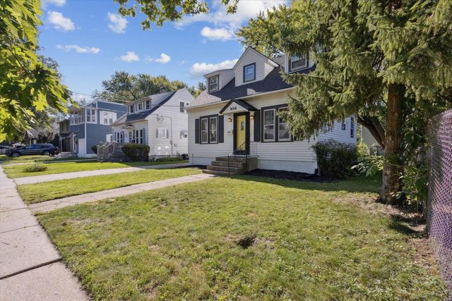 806 Blaine Avenue, Janesville, WI 53545