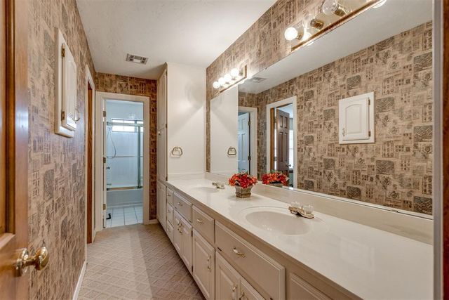 10116 Thompson Avenue, Yukon, OK 73099