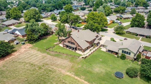 10116 Thompson Avenue, Yukon, OK 73099