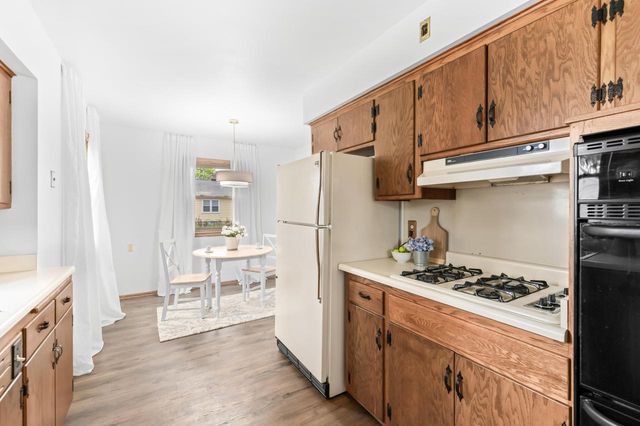 1720 N 117th STREET, Wauwatosa, WI 53226