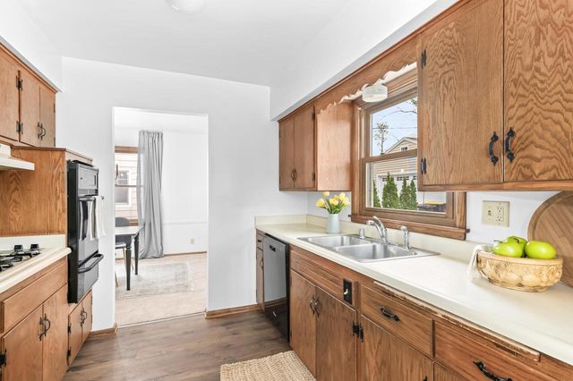 1720 N 117th STREET, Wauwatosa, WI 53226