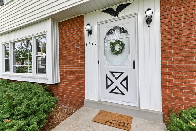 1720 N 117th STREET, Wauwatosa, WI 53226