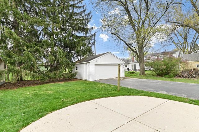 1720 N 117th STREET, Wauwatosa, WI 53226