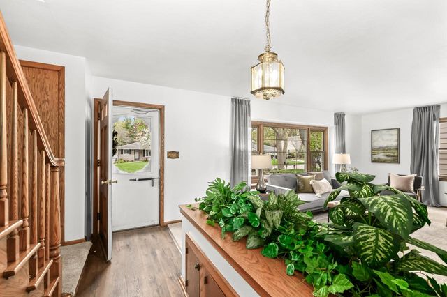 1720 N 117th STREET, Wauwatosa, WI 53226
