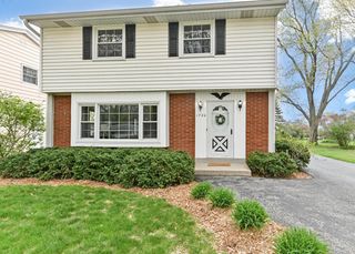 1720 N 117th STREET, Wauwatosa, WI 53226