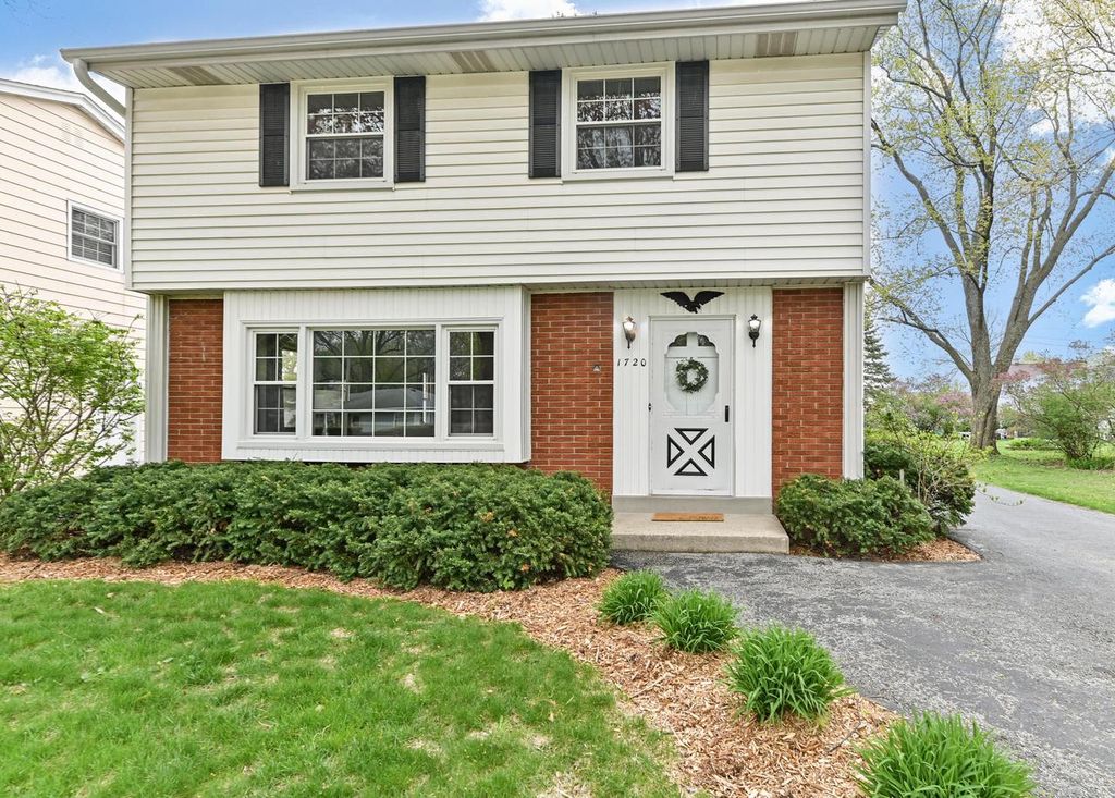 1720 N 117th STREET, Wauwatosa, WI 53226