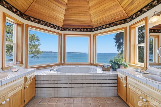 252 Jansen Road, Nordland, WA 98358