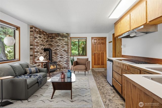 252 Jansen Road, Nordland, WA 98358