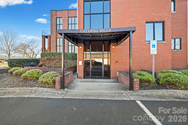 589 Catawba Street E, Belmont, NC 28012