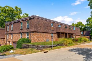13515 Coliseum Drive E, Chesterfield, MO 63017
