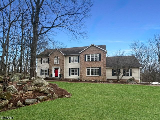 16 Gary Ct, Mount Olive Twp., NJ 07836