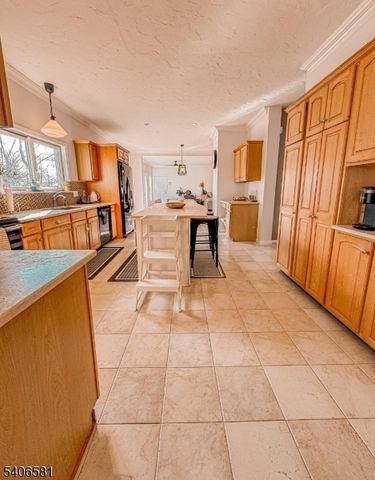 16 Gary Ct, Mount Olive Twp., NJ 07836