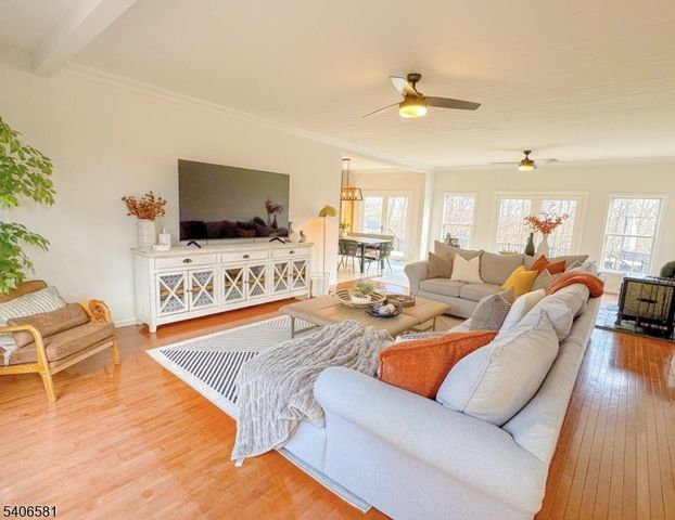 16 Gary Ct, Mount Olive Twp., NJ 07836