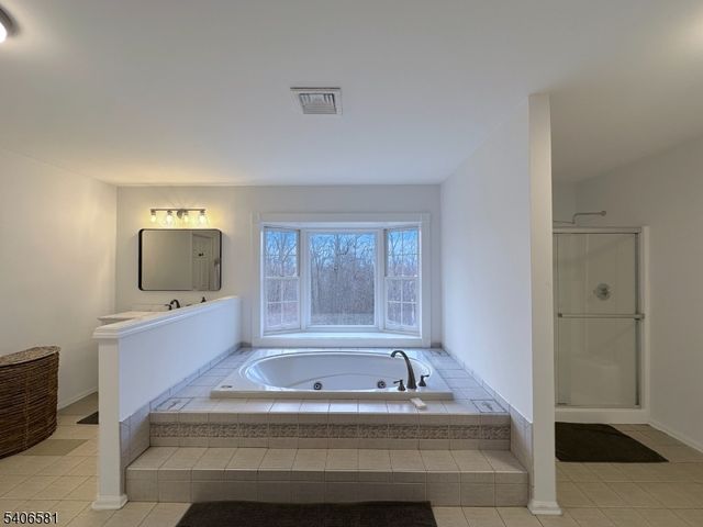 16 Gary Ct, Mount Olive Twp., NJ 07836