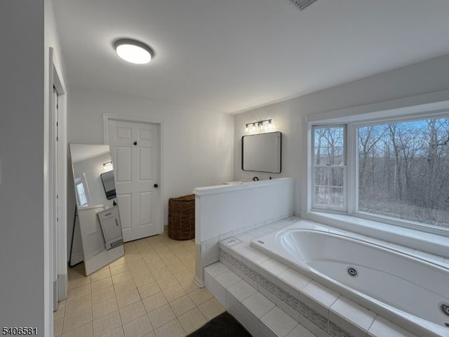 16 Gary Ct, Mount Olive Twp., NJ 07836