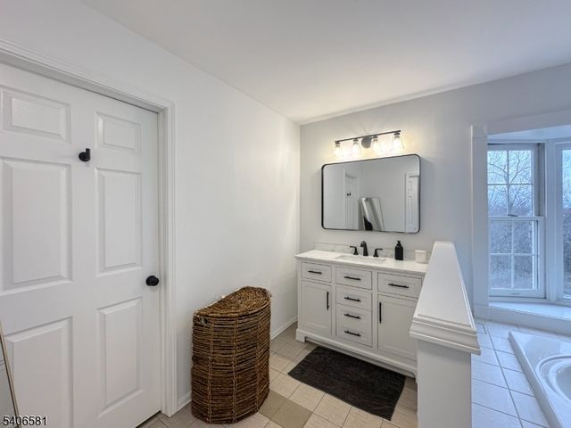 16 Gary Ct, Mount Olive Twp., NJ 07836