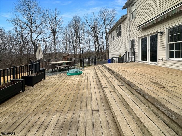 16 Gary Ct, Mount Olive Twp., NJ 07836