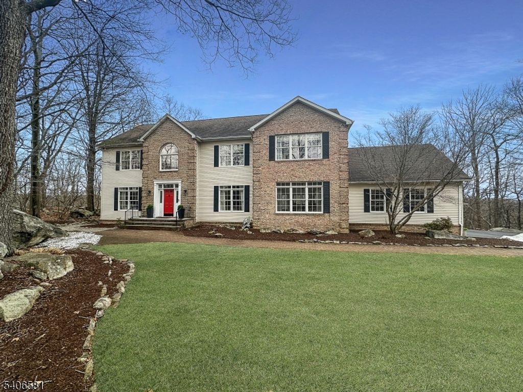 16 Gary Ct, Mount Olive Twp., NJ 07836