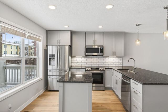 1667 Arona Street 8, Falcon Heights, MN 55108