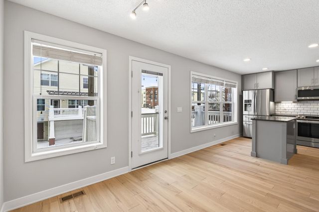 1667 Arona Street 8, Falcon Heights, MN 55108