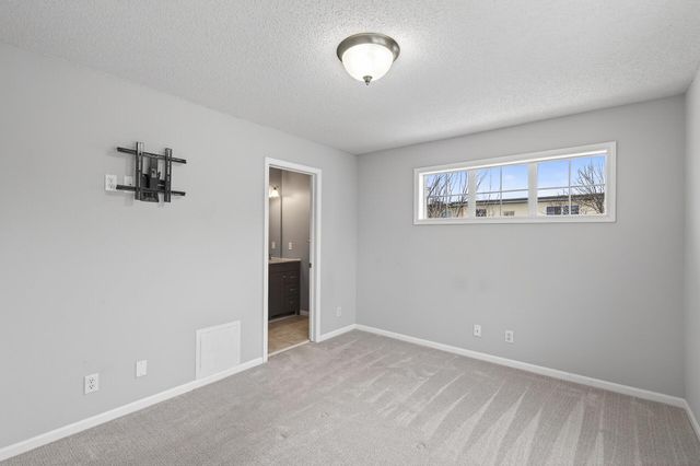 1667 Arona Street 8, Falcon Heights, MN 55108