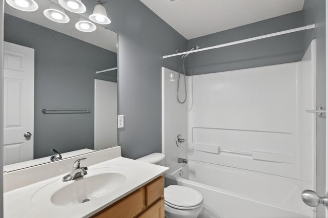 1667 Arona Street 8, Falcon Heights, MN 55108