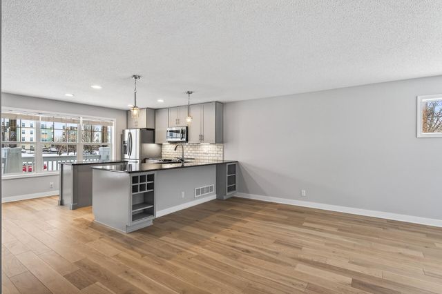 1667 Arona Street 8, Falcon Heights, MN 55108