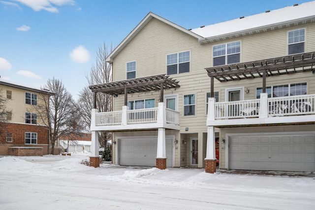 1667 Arona Street 8, Falcon Heights, MN 55108