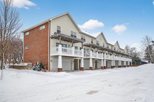 1667 Arona Street 8, Falcon Heights, MN 55108