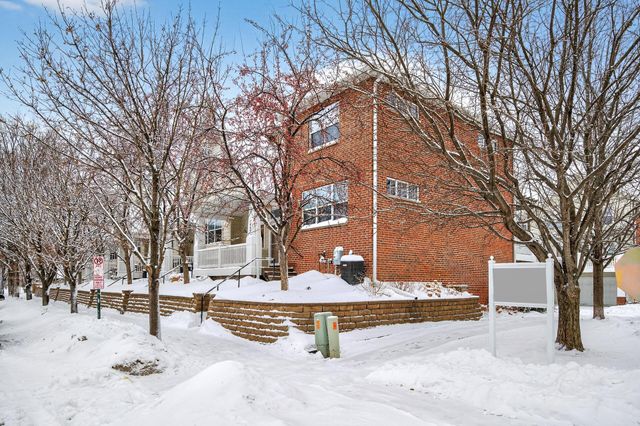 1667 Arona Street 8, Falcon Heights, MN 55108