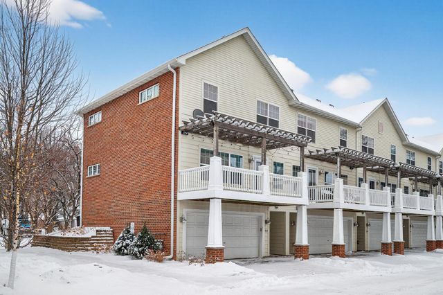 1667 Arona Street 8, Falcon Heights, MN 55108