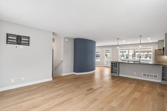 1667 Arona Street 8, Falcon Heights, MN 55108