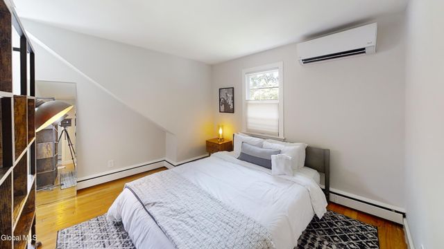 207 Regent Street, Saratoga Springs, NY 12866