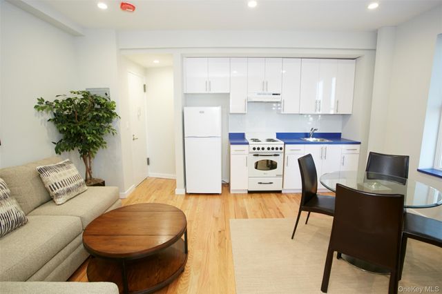 215 E Broadway 5S, Long Beach, NY 11561