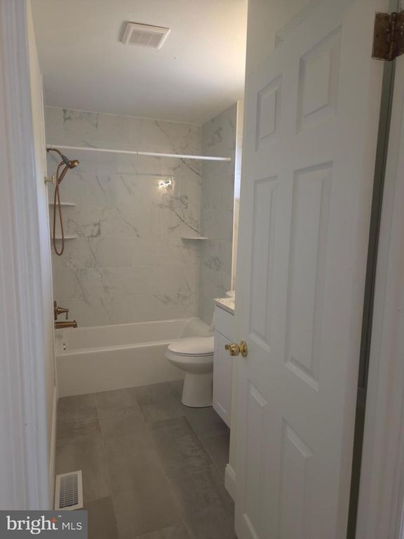 670 SACRAMENTO DR, Mantua, NJ 08051