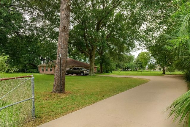 2201 Fairbanks Street, Nederland, TX 77627