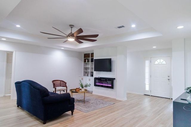 2201 Fairbanks Street, Nederland, TX 77627