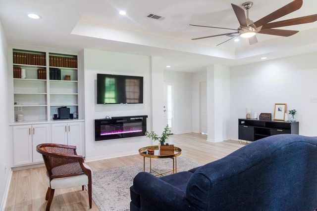 2201 Fairbanks Street, Nederland, TX 77627