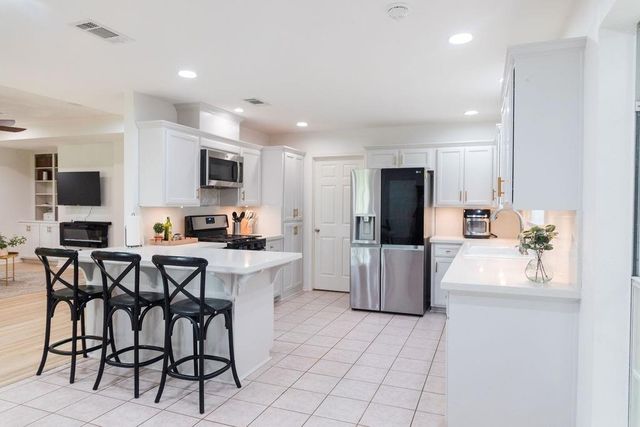 2201 Fairbanks Street, Nederland, TX 77627