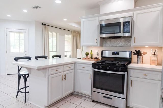 2201 Fairbanks Street, Nederland, TX 77627