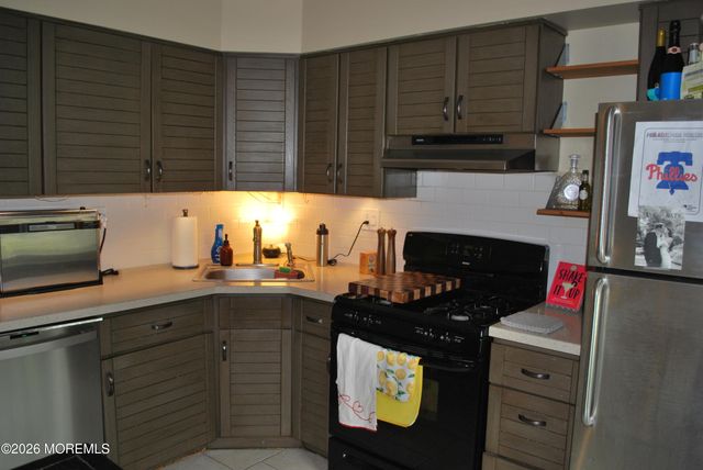 5 Powell Court 14, Hightstown, NJ 08520
