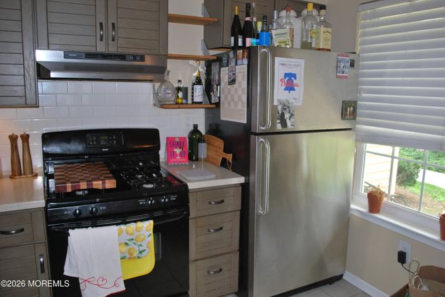 5 Powell Court 14, Hightstown, NJ 08520