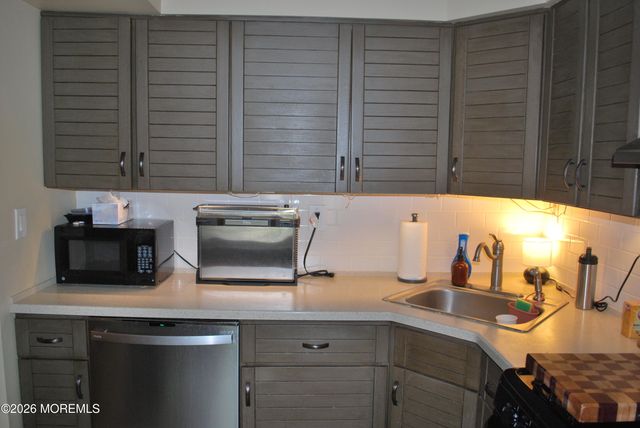 5 Powell Court 14, Hightstown, NJ 08520